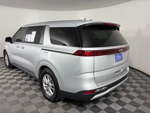2023 Kia Carnival LX