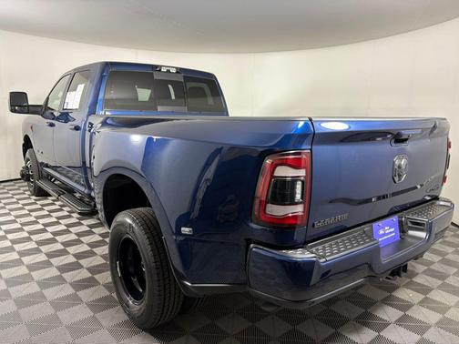 2024 RAM 3500 Laramie Crew Cab 4x4 8' Box