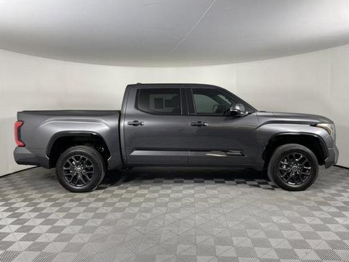 Photo 3 of 47 of 2022 Toyota Tundra Platinum