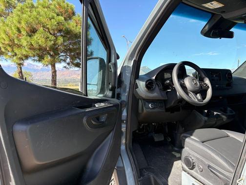 2023 Mercedes-Benz Sprinter 2500 Cargo 144 WB