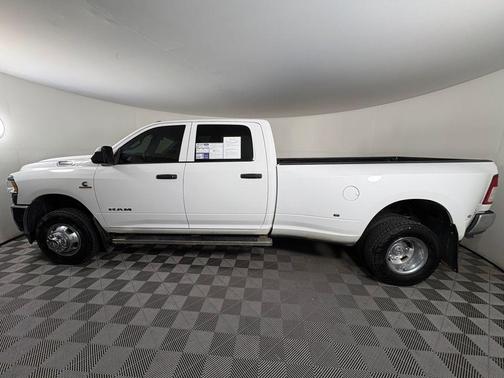 2021 RAM 3500 Tradesman Crew Cab 4x4 8' Box