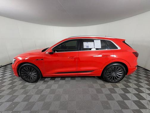 2019 Audi e-tron Premium Plus