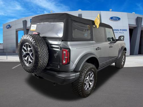 CARBONIZED GRAY METALLIC 2024 Ford Bronco Badlands