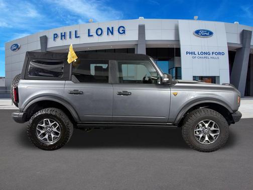 CARBONIZED GRAY METALLIC 2024 Ford Bronco Badlands