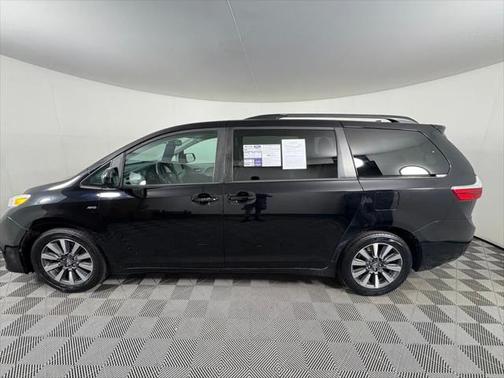 2018 Toyota Sienna LE