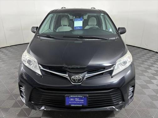 2018 Toyota Sienna LE