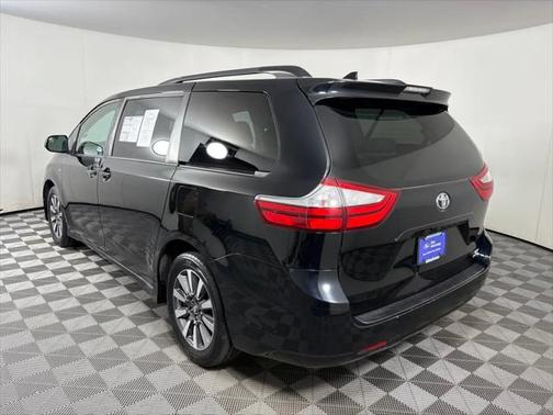 2018 Toyota Sienna LE