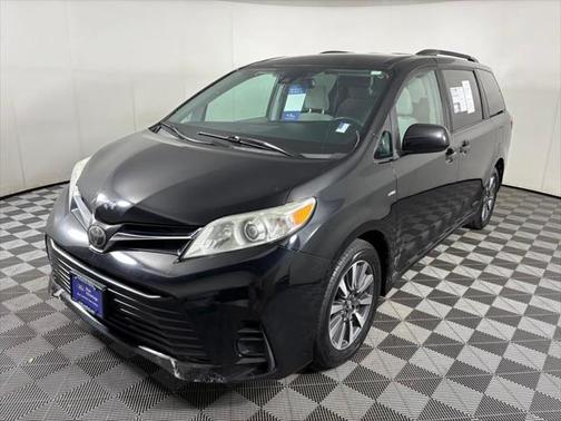 2018 Toyota Sienna LE