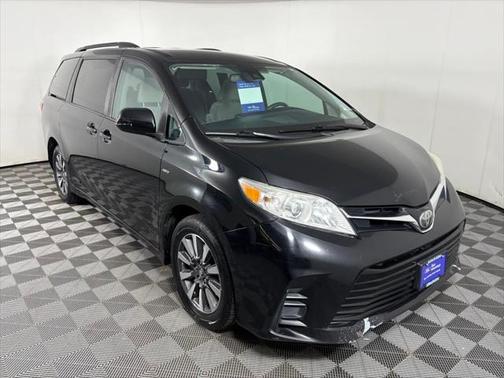 2018 Toyota Sienna LE