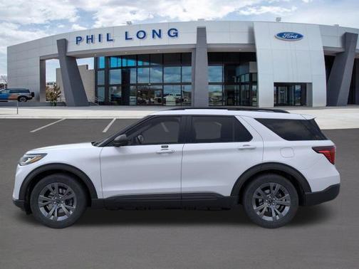 Space White Metallic 2026 Ford Explorer Active