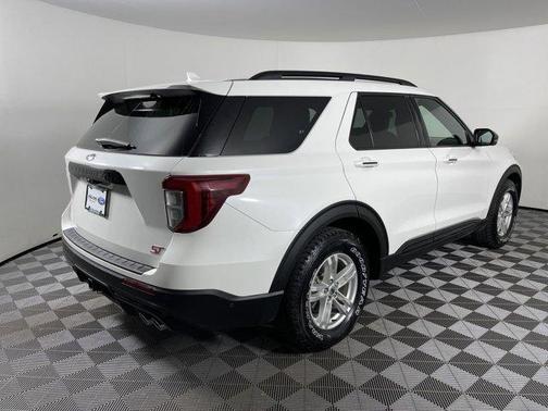 Photo 3 of 35 of 2020 Ford Explorer ST
