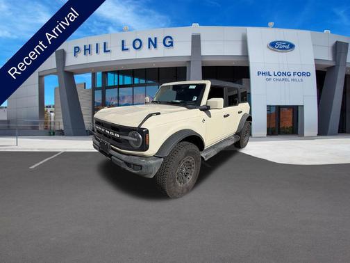 Desert Sand 2026 Ford Bronco Outer Banks