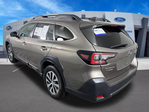 Brilliant Bronze Metallic 2023 Subaru Outback Premium