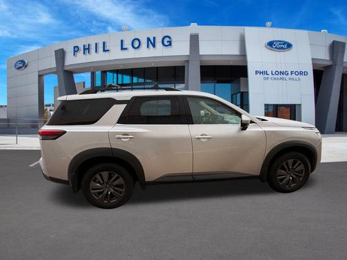 Brilliant Silver Metallic 2023 Nissan Pathfinder SV 4WD