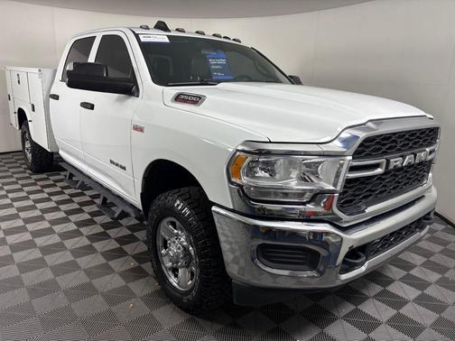 2022 RAM 3500 Tradesman Crew Cab 4x4 8' Box