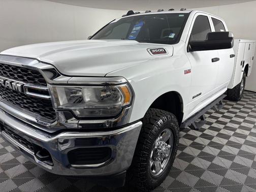 2022 RAM 3500 Tradesman Crew Cab 4x4 8' Box