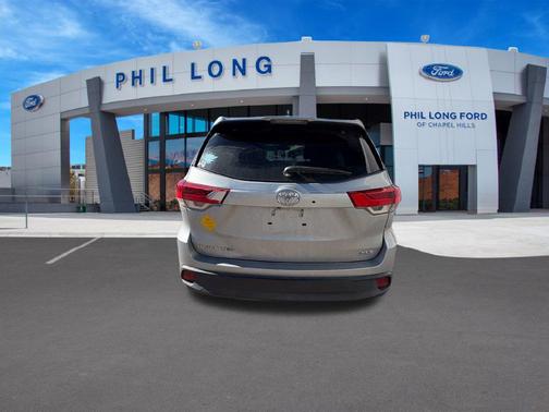 Celestial Silver Metallic 2019 Toyota Highlander XLE