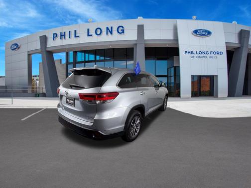 Celestial Silver Metallic 2019 Toyota Highlander XLE