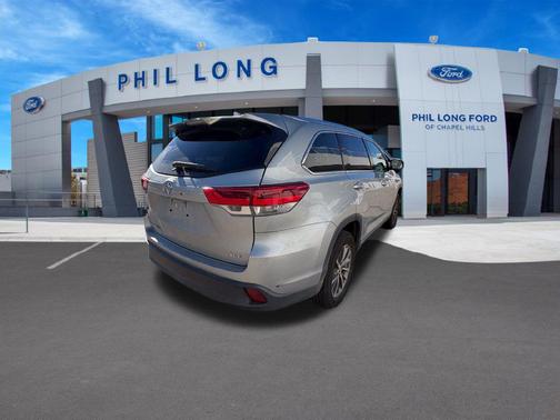 Celestial Silver Metallic 2019 Toyota Highlander XLE