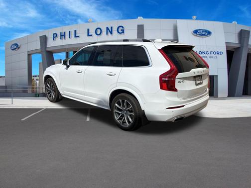 Crystal White Pearl 2019 Volvo XC90 T6 Momentum