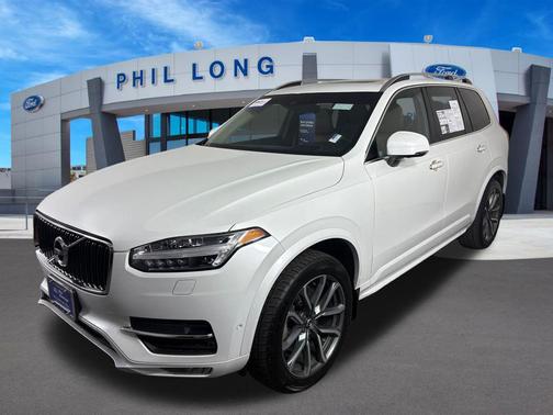 Crystal White Pearl 2019 Volvo XC90 T6 Momentum