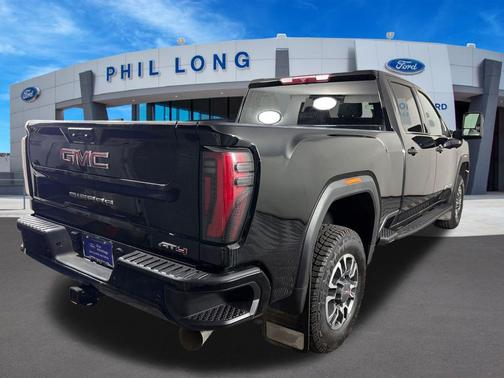 Onyx Black 2024 GMC Sierra 2500 AT4