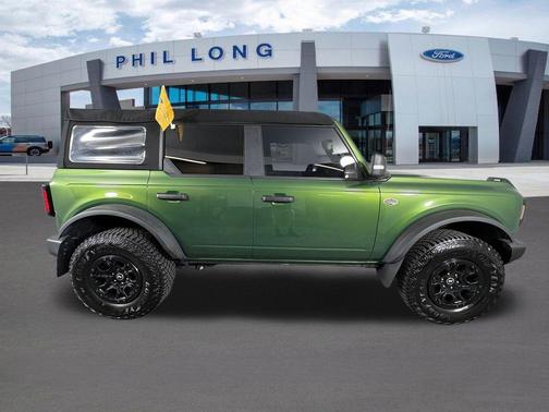 Eruption Green Metallic 2023 Ford Bronco Wildtrak