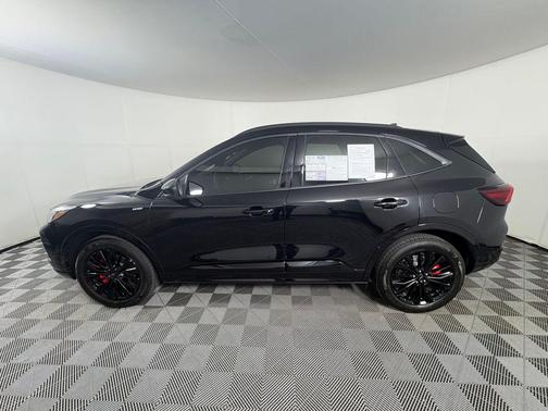 2023 Ford Escape ST-Line Elite