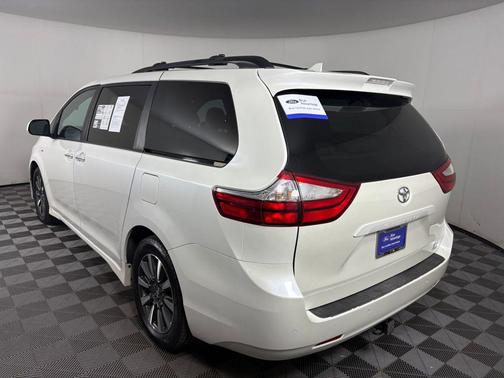 2018 Toyota Sienna XLE