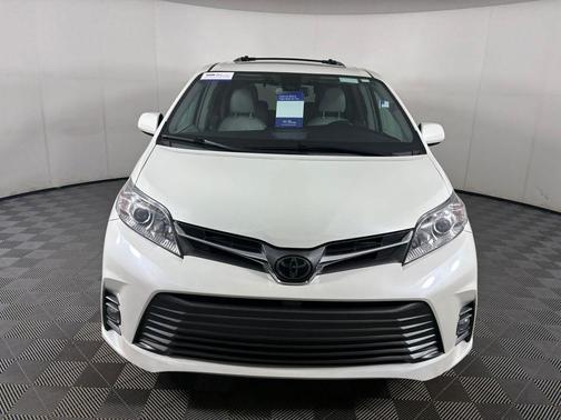 2018 Toyota Sienna XLE