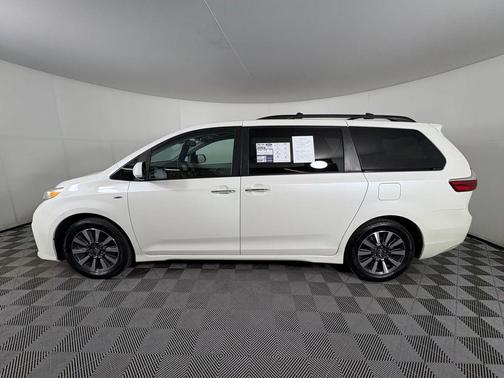 2018 Toyota Sienna XLE
