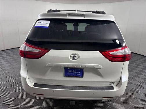 2018 Toyota Sienna XLE