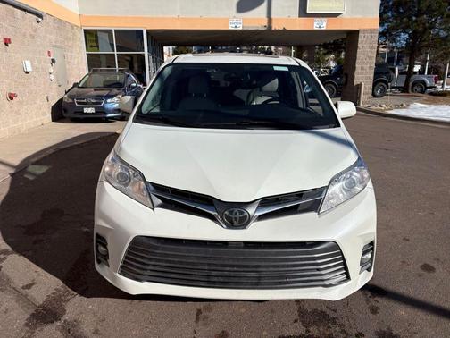 2018 Toyota Sienna XLE