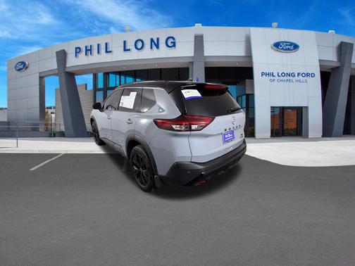 Boulder Gray Pearl/Super Black 2023 Nissan Rogue SV