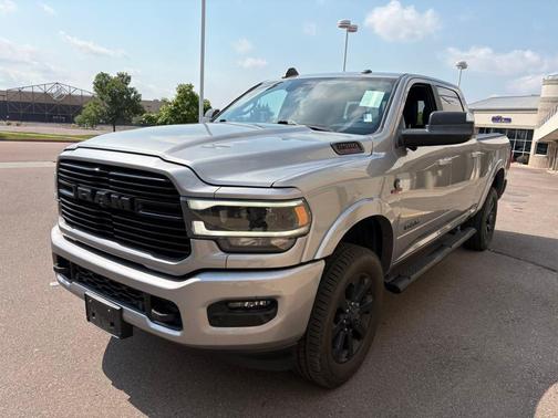 2020 RAM 2500 Laramie Crew Cab 4X4 6'4' Box