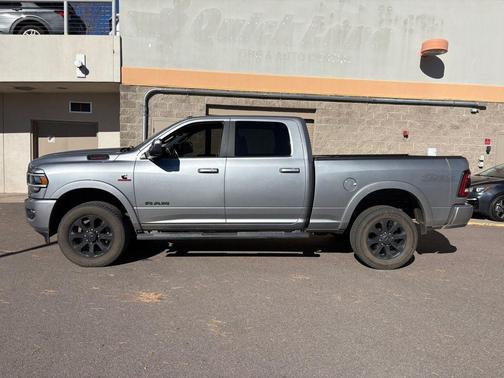 2020 RAM 2500 Laramie Crew Cab 4X4 6'4' Box