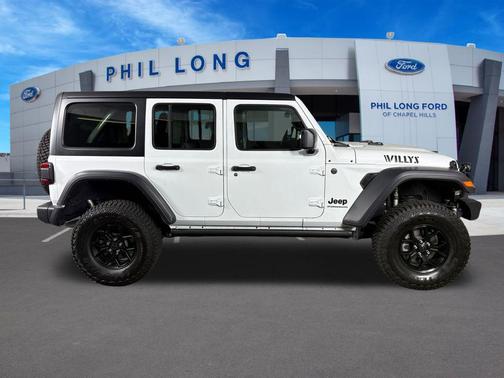 Bright White Clearcoat 2024 Jeep Wrangler Willys