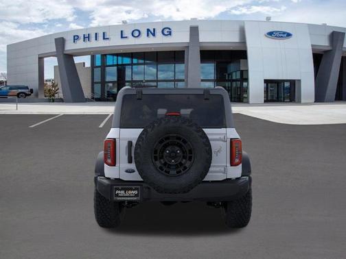 Oxford White 2026 Ford Bronco Outer Banks