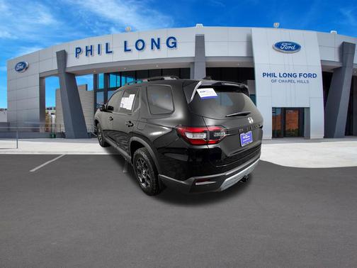 Crystal Black Pearl 2025 Honda Pilot TrailSport