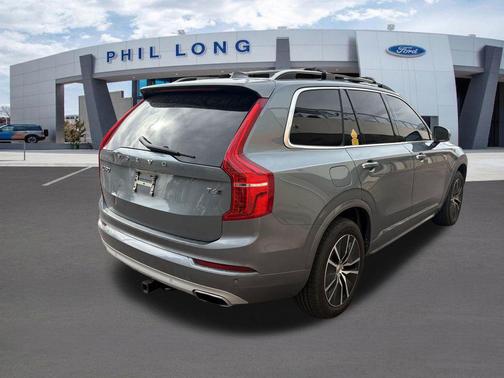 Gray Metallic 2018 Volvo XC90 T6 Momentum