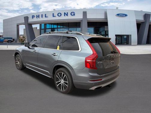 Gray Metallic 2018 Volvo XC90 T6 Momentum