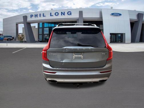 Gray Metallic 2018 Volvo XC90 T6 Momentum