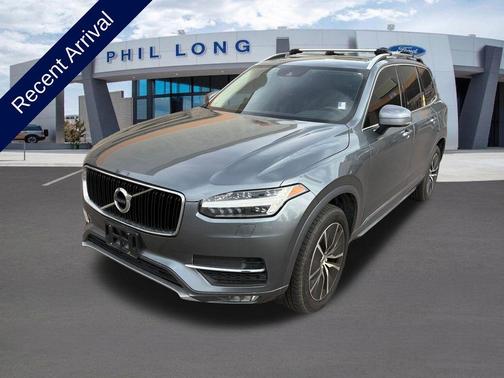 Gray Metallic 2018 Volvo XC90 T6 Momentum