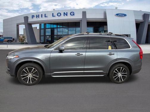Gray Metallic 2018 Volvo XC90 T6 Momentum