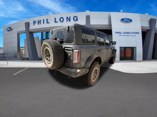 CARBONIZED GRAY METALLIC 2025 Ford Bronco Badlands