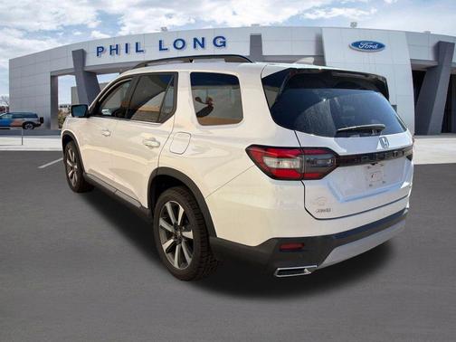 Platinum White Pearl 2024 Honda Pilot Touring 8-Passenger