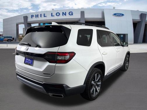 Platinum White Pearl 2024 Honda Pilot Touring 8-Passenger