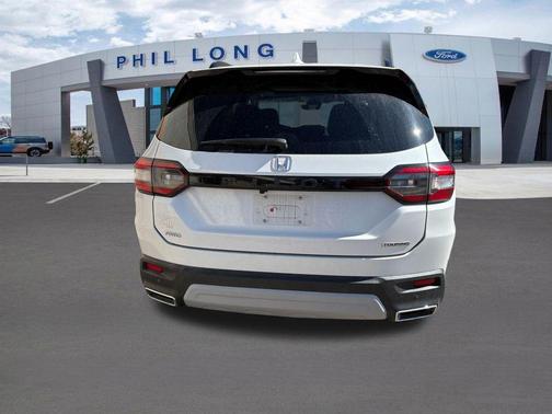 Platinum White Pearl 2024 Honda Pilot Touring 8-Passenger