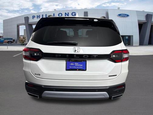 Platinum White Pearl 2024 Honda Pilot Touring 8-Passenger