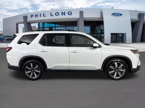 Platinum White Pearl 2024 Honda Pilot Touring 8-Passenger